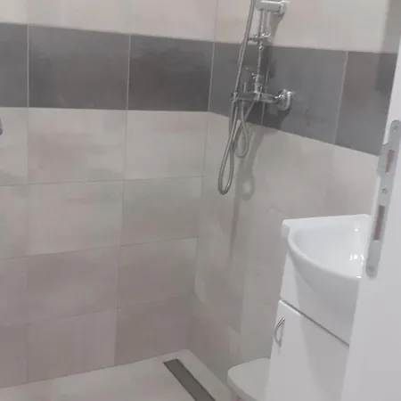 Udobna Soba Sa Prelepim Pogledom #4 בית הארחה 3*